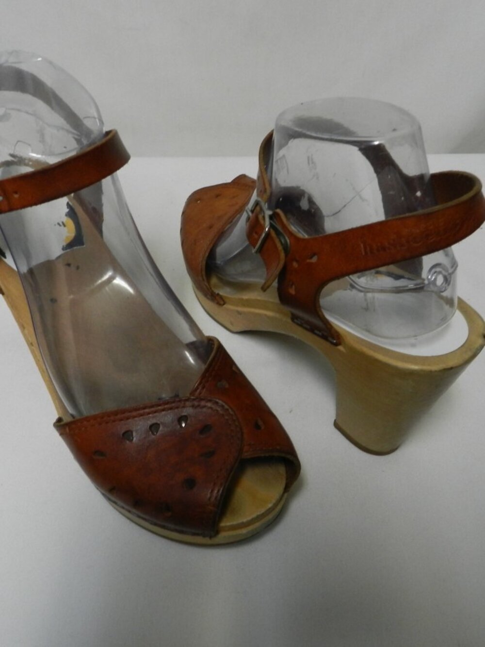 Hasbeens Swedish Vintage Size 39 - 8 Leather clog sandals peep toe buckle brown